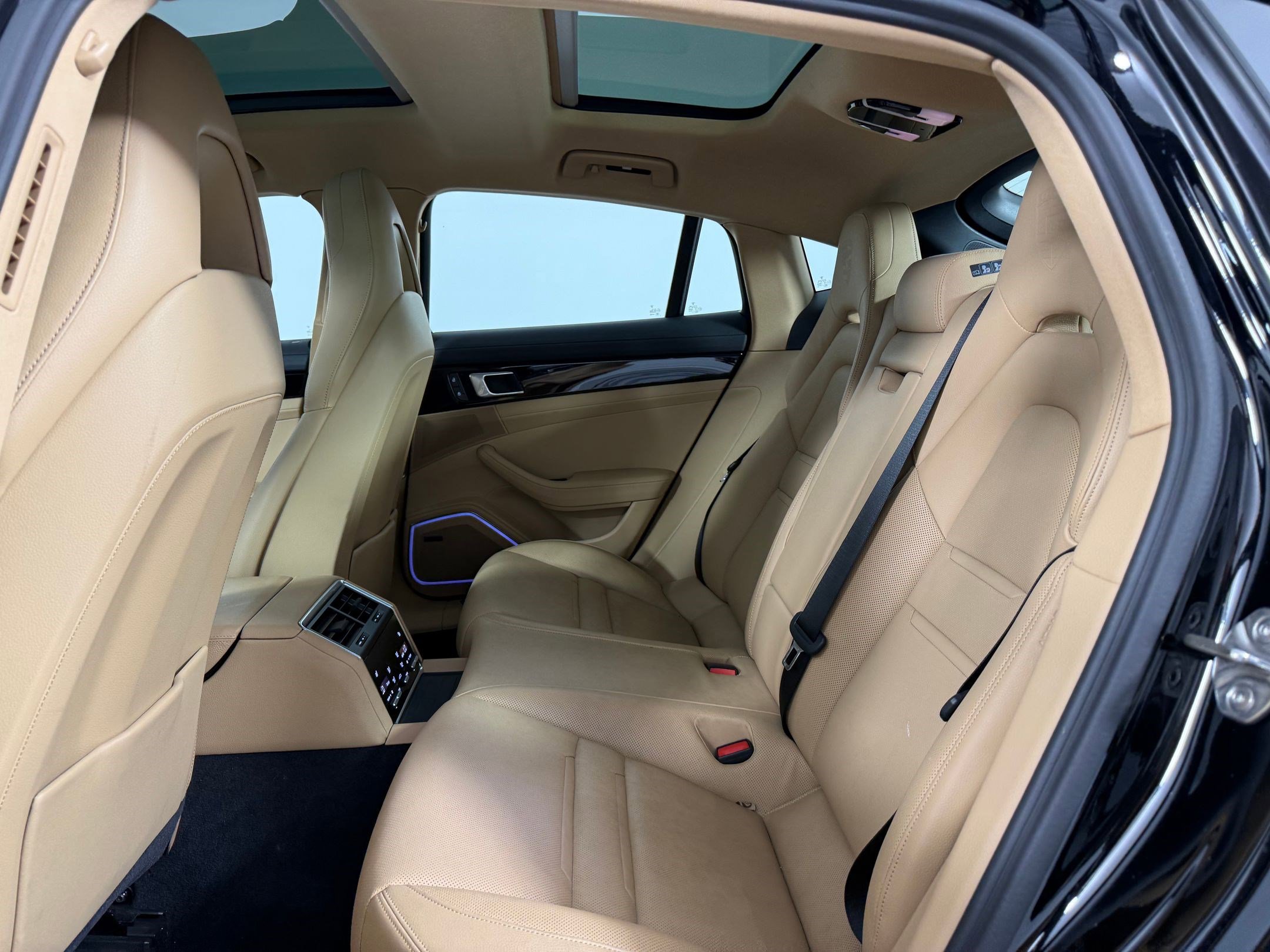 Used 2023 Porsche Panamera Platinum Edition image 18