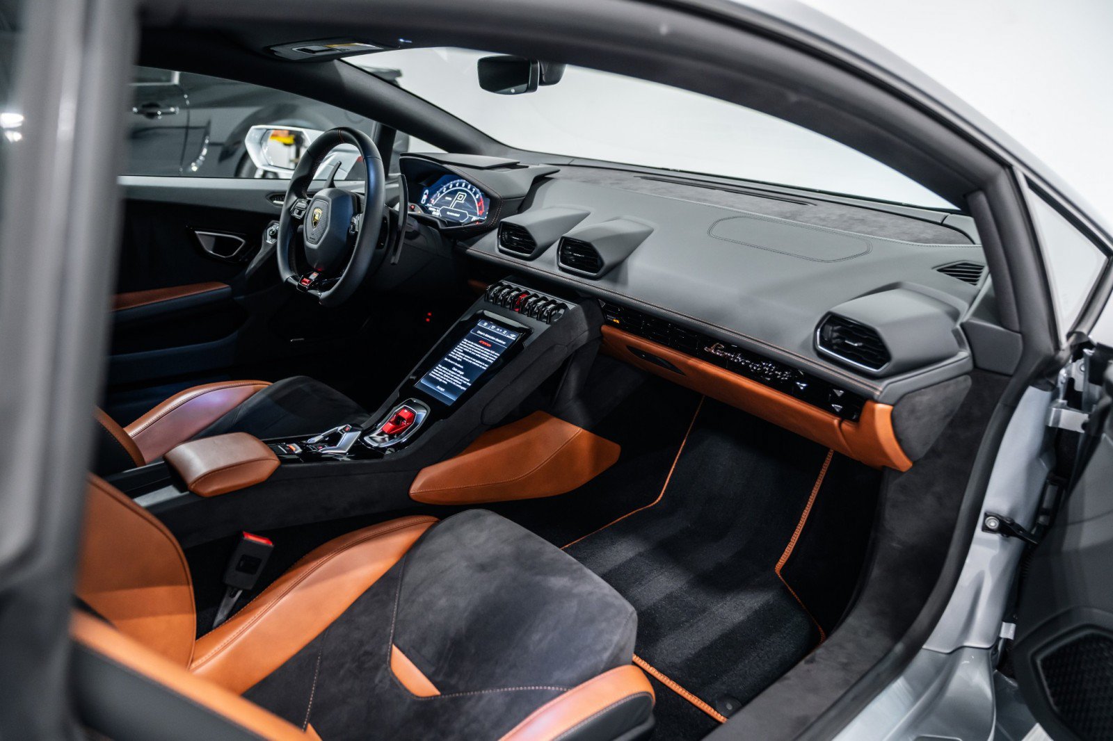 Used 2023 Lamborghini Huracan Tecnica RWD image 12