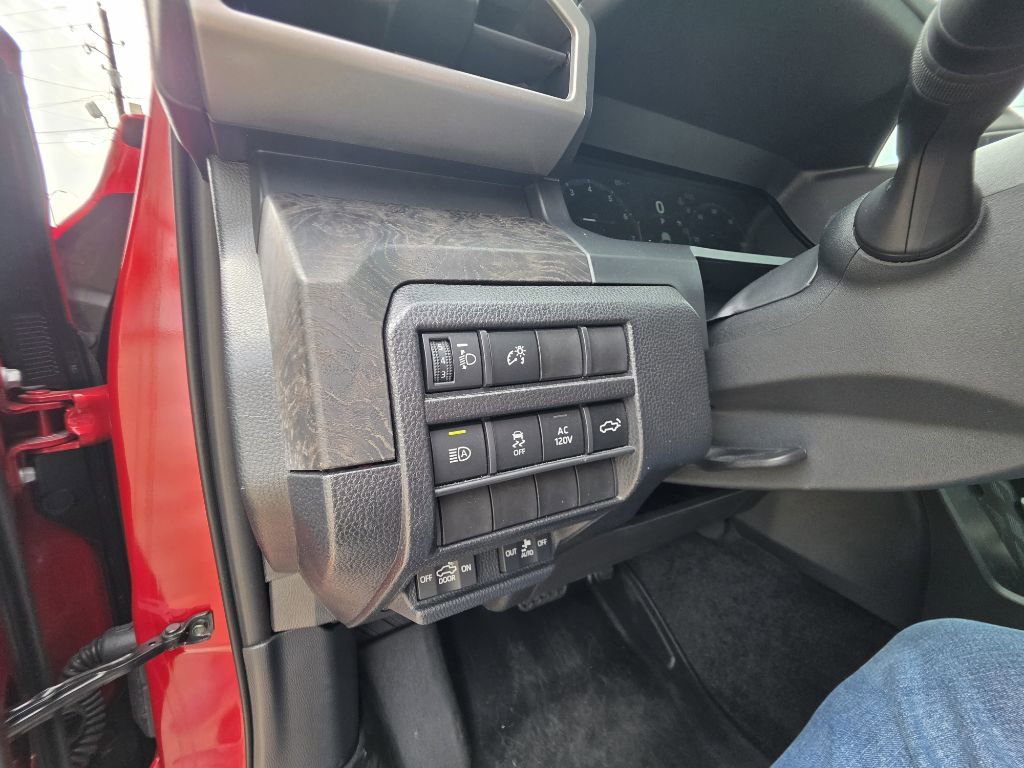 Used 2025 Toyota Tacoma Limited image 16