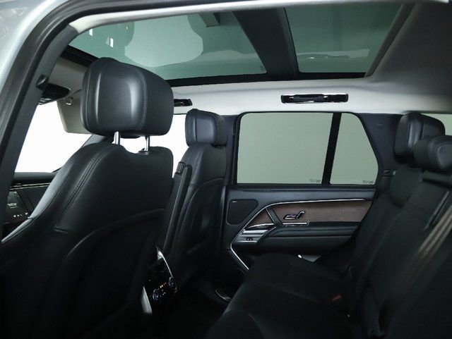 Used 2023 Land Rover Range Rover SE image 18