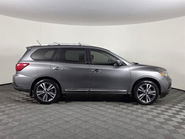 Used 2018 Nissan Pathfinder Platinum AWD/4WD image 2