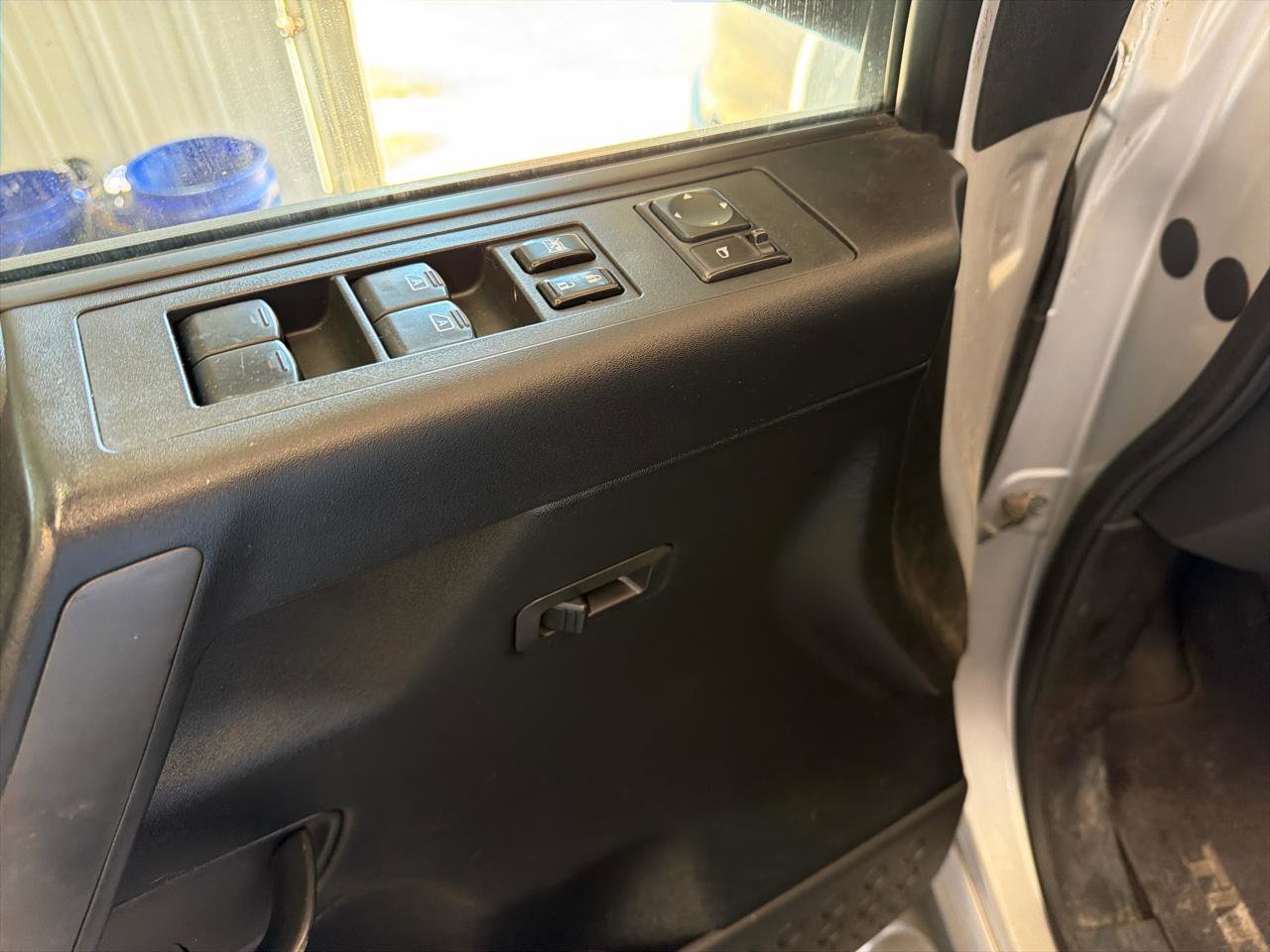 Used 2013 Nissan Titan SV AWD/4WD image 10