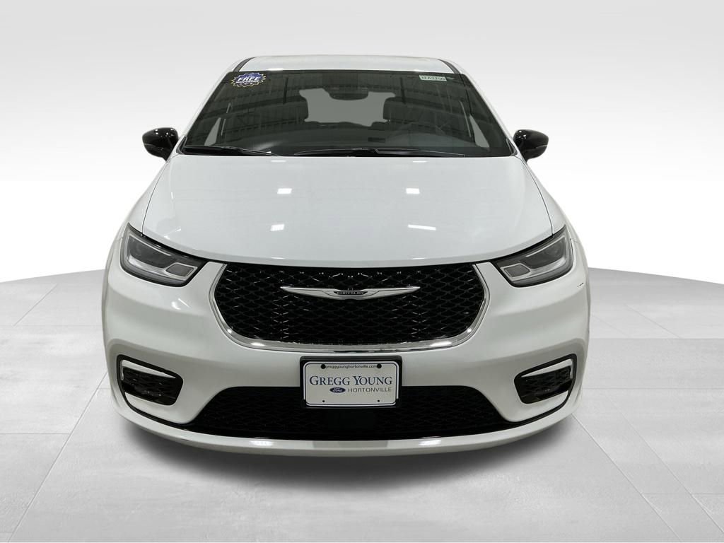 Used 2025 Chrysler Pacifica Select image 7