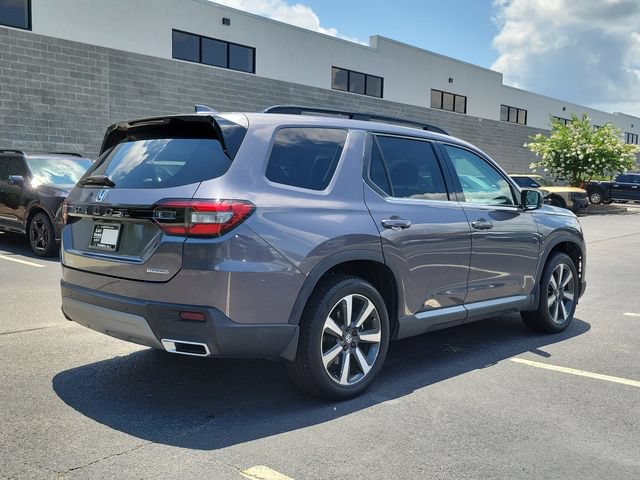 Used 2024 Honda Pilot Touring image 4