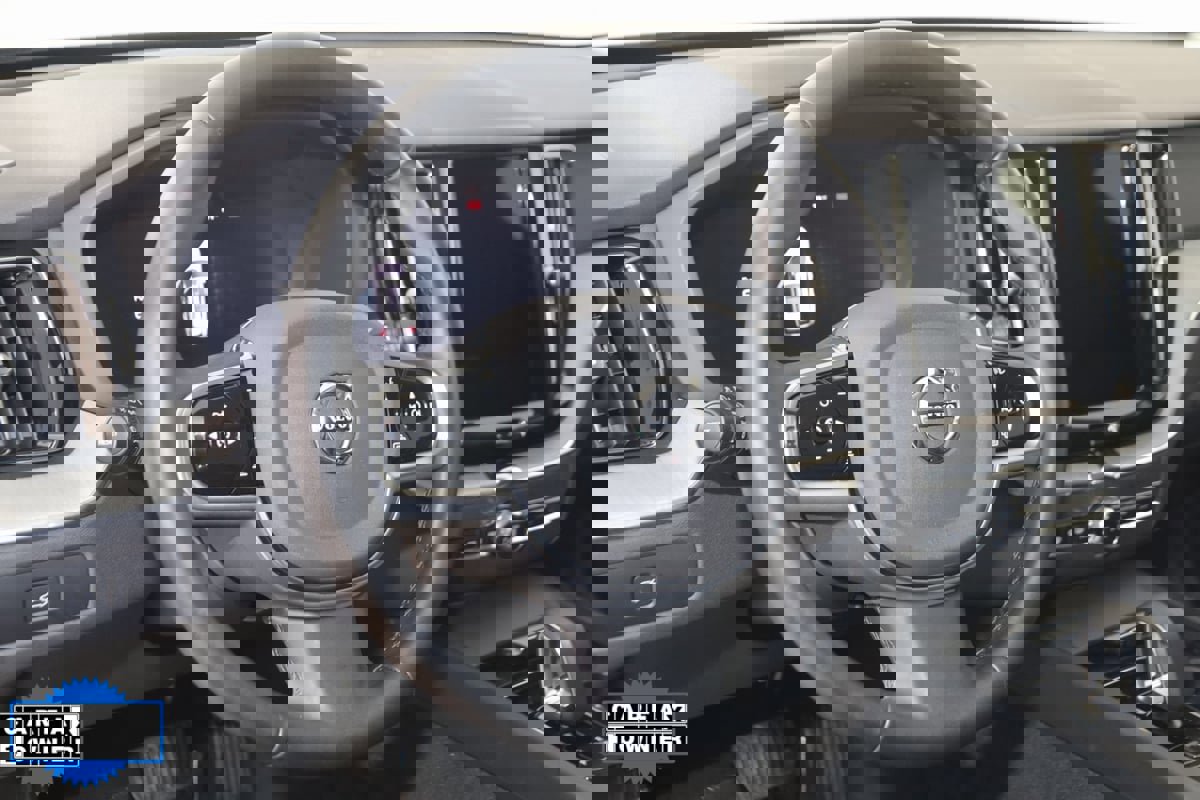Used 2025 Volvo XC60 B5 Plus image 6