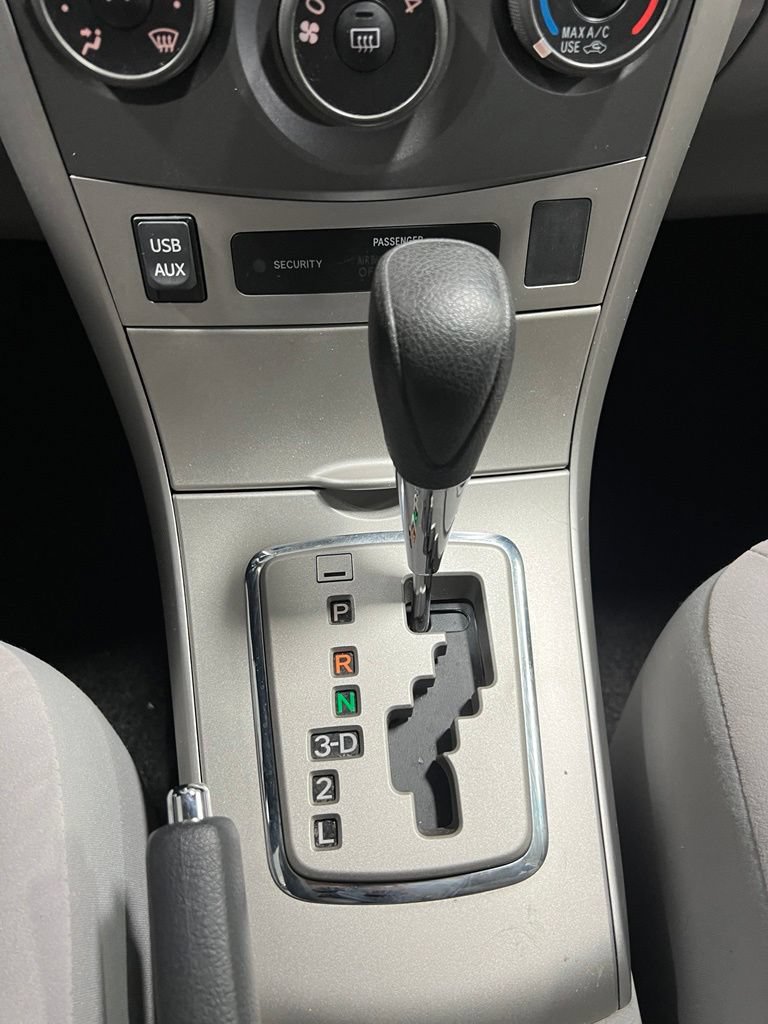 Used 2013 Toyota Corolla LE FWD image 24