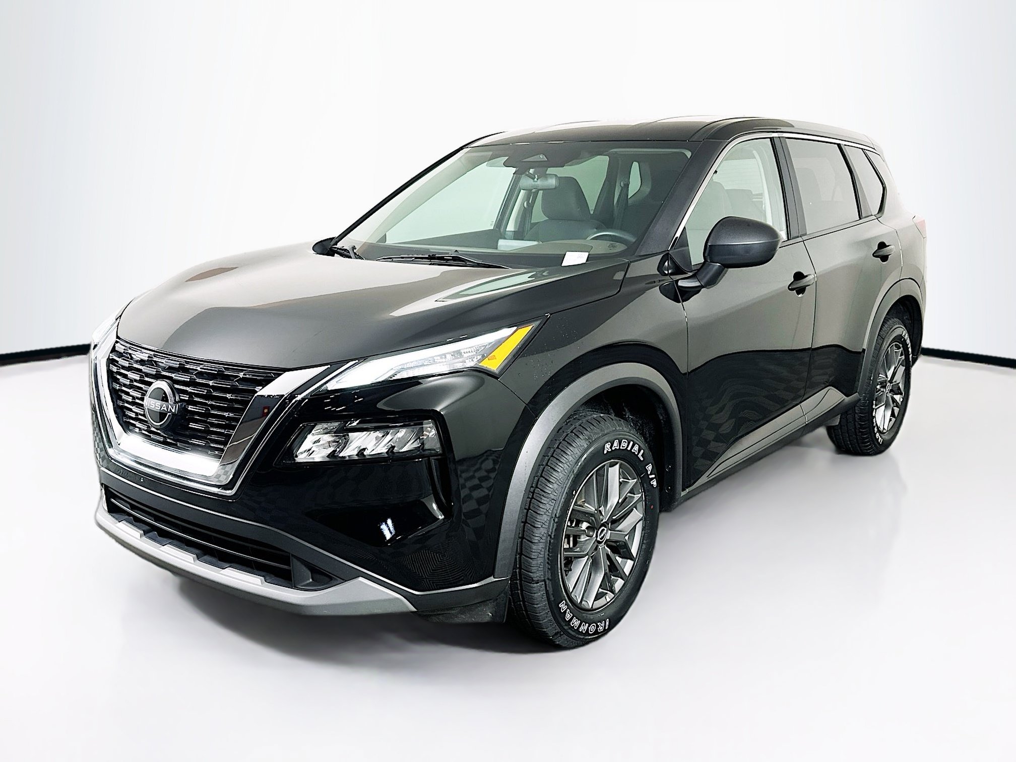 Used 2023 Nissan Rogue S FWD image 3