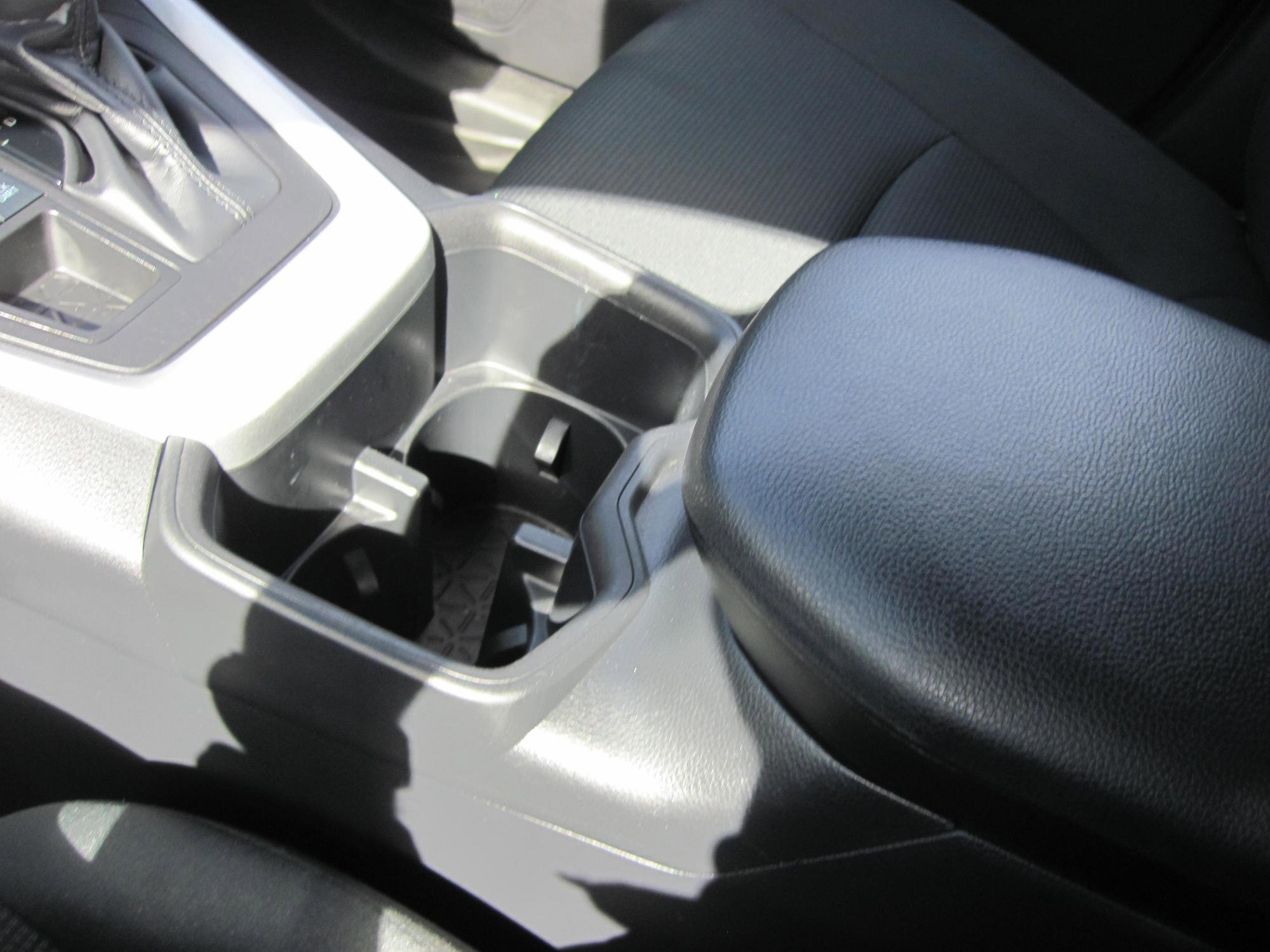 Used 2024 Toyota RAV4 LE AWD/4WD image 19