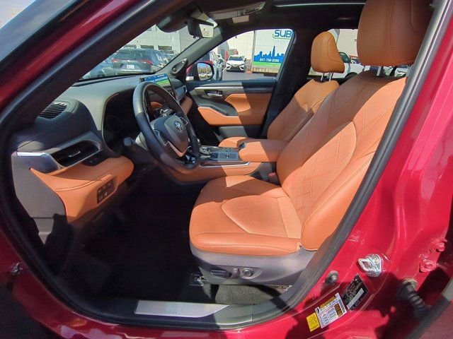 Used 2025 Toyota Highlander Platinum image 8