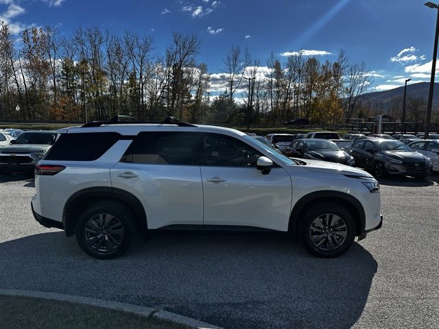 Used 2024 Nissan Pathfinder SV image 4