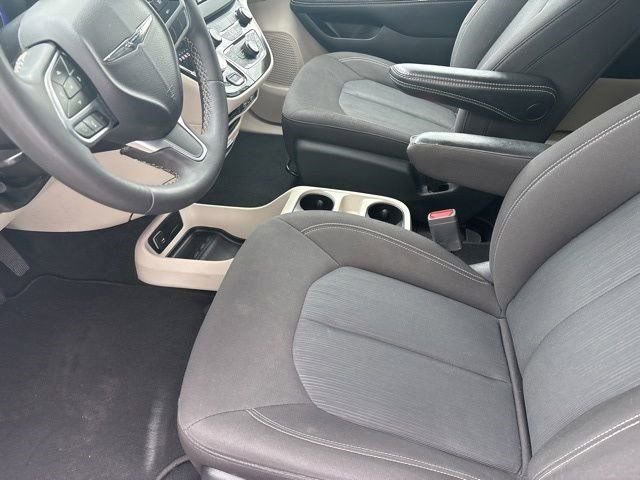 Used 2023 Chrysler Voyager LX FWD image 11