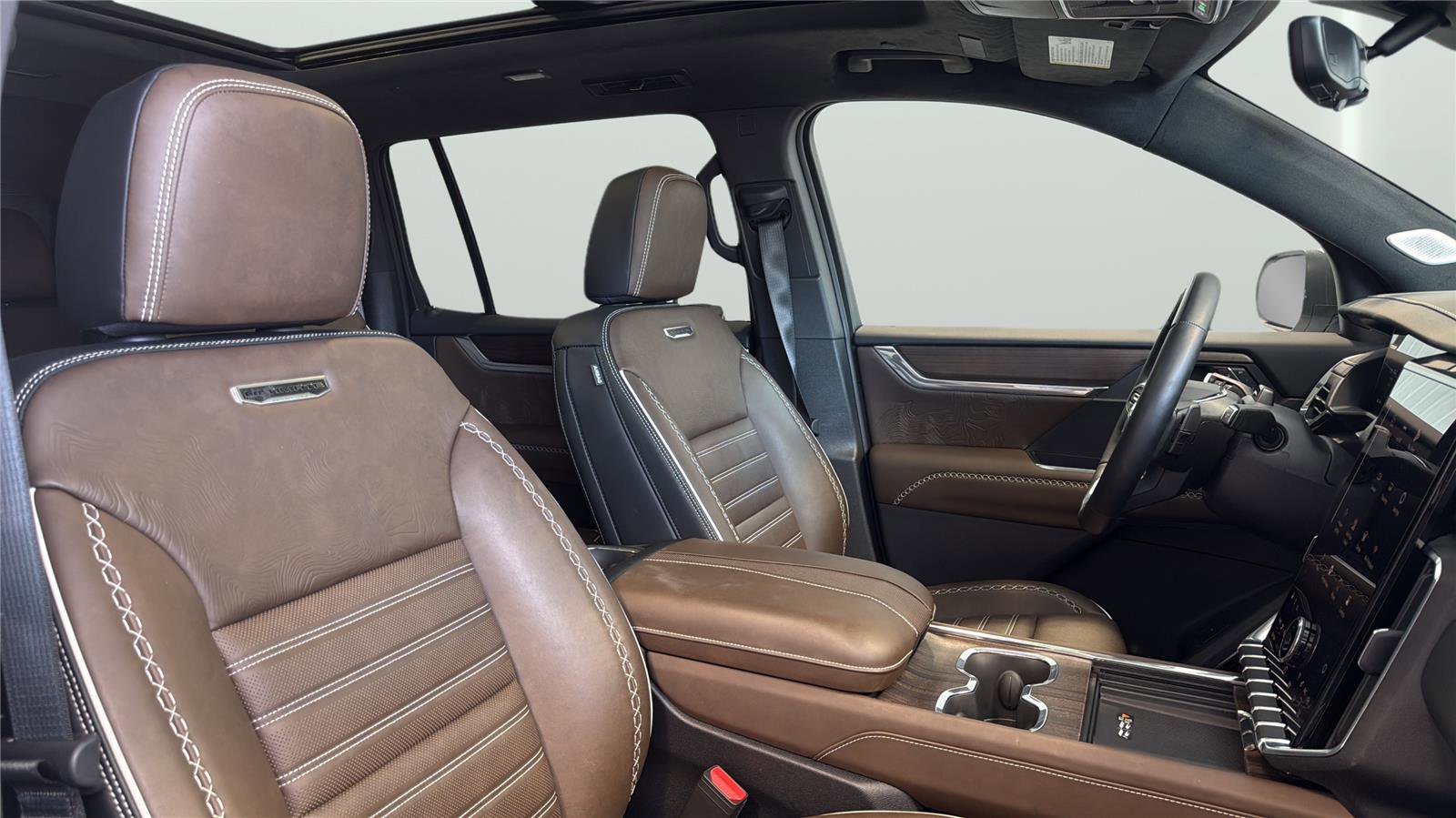 Used 2026 GMC Acadia Denali Ultimate w/ LPO, Floor Liner Package AWD/4WD image 16