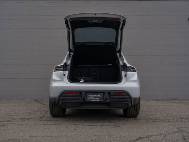 Certified 2025 Porsche Macan 4 Electric image 15