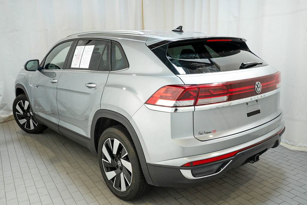 Used 2024 Volkswagen Atlas Cross Sport SE image 3