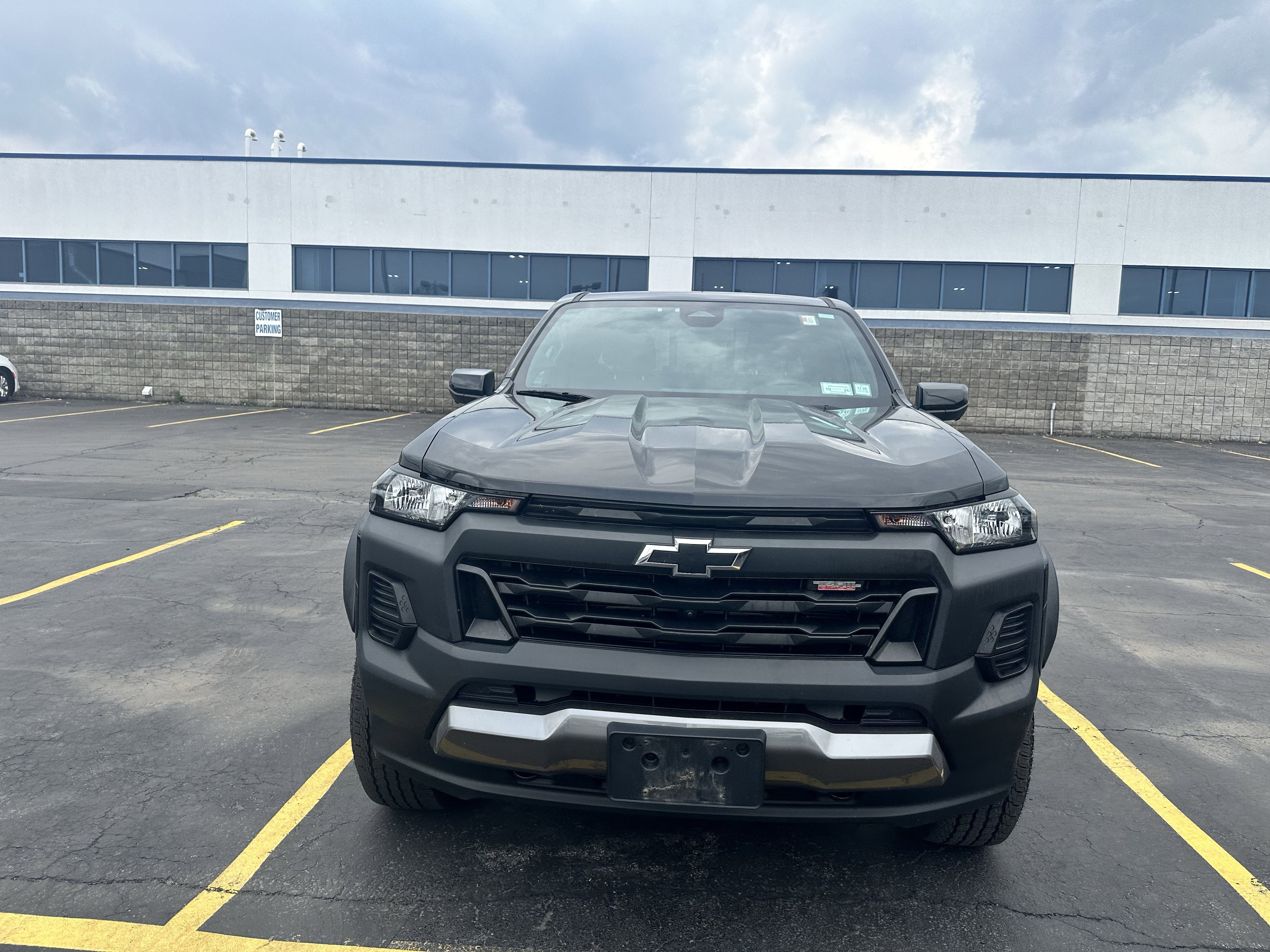 Used 2024 Chevrolet Colorado Trail Boss w/ Technology Package image 2
