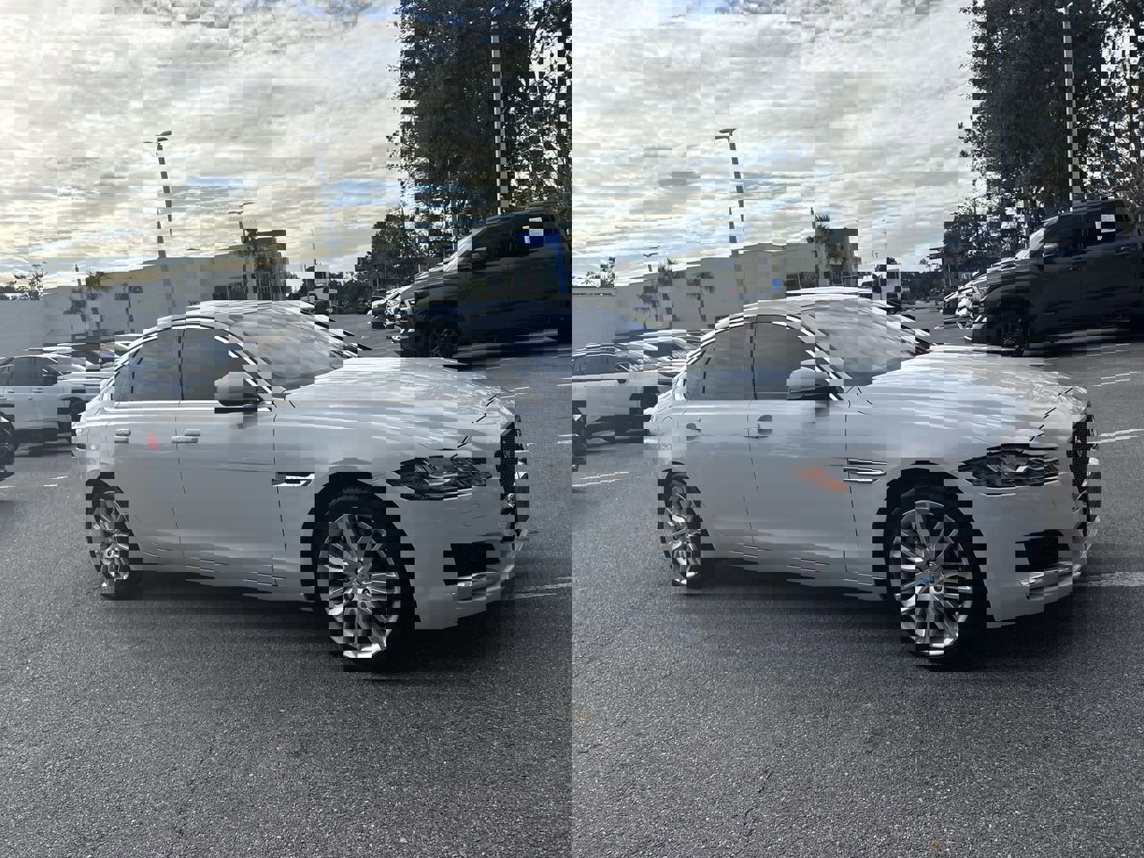 Used 2018 Jaguar XF Portfolio image 10