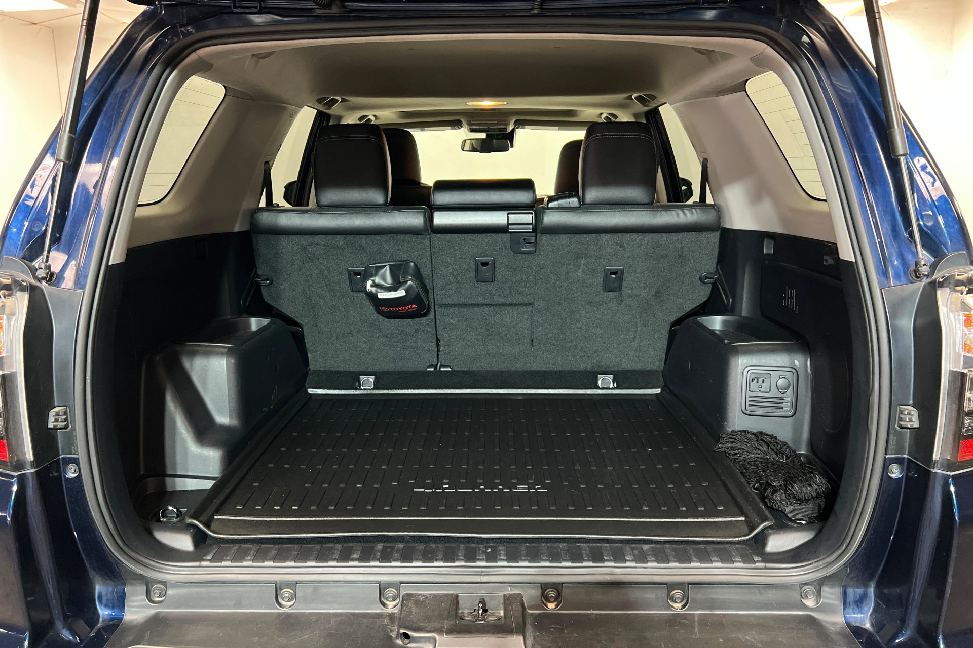 Used 2023 Toyota 4Runner Limited AWD/4WD image 23
