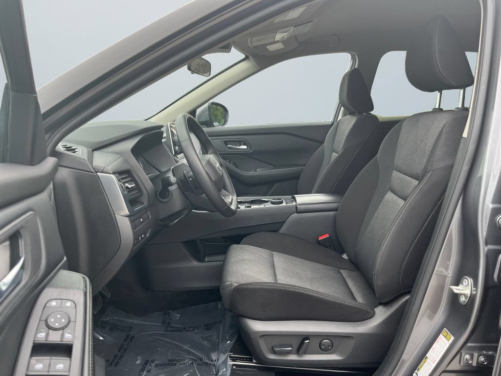 Used 2025 Nissan Rogue SV AWD/4WD image 9