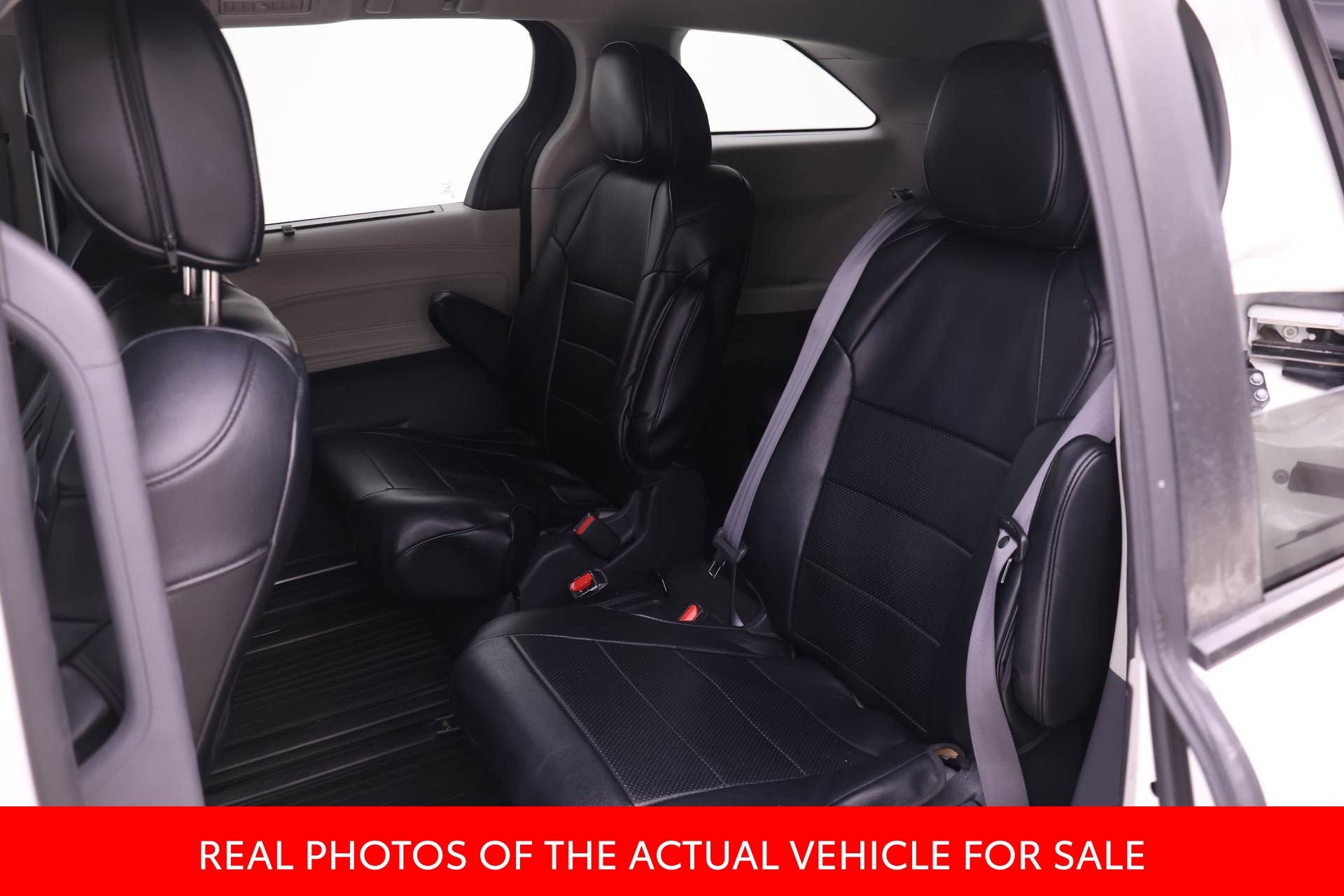 Certified 2024 Toyota Sienna LE image 9