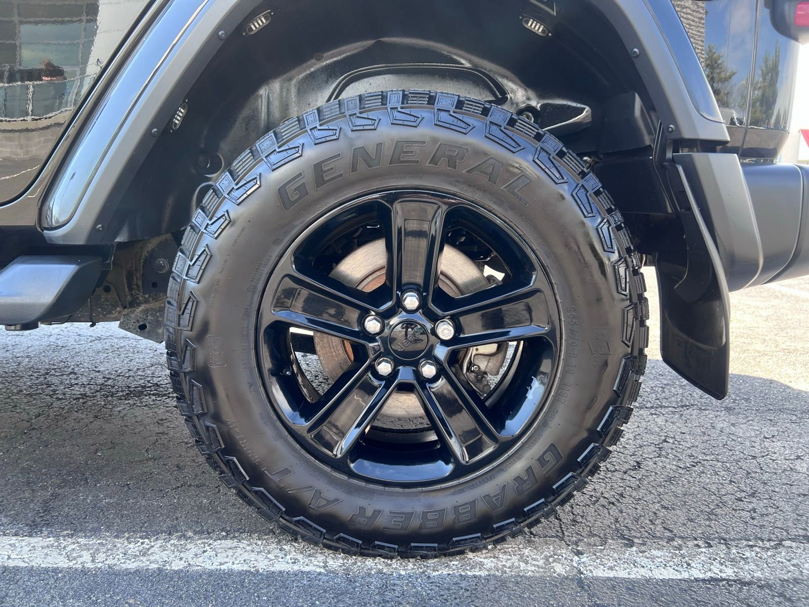 Used 2020 Jeep Wrangler Unlimited Sahara image 19