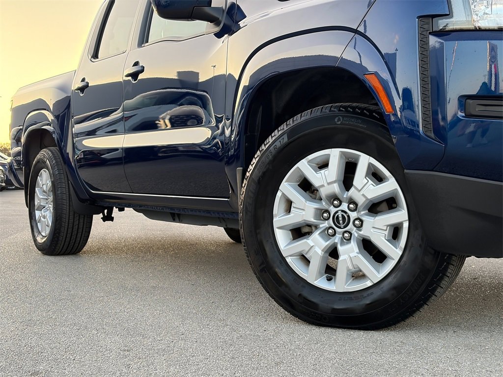 Used 2022 Nissan Frontier SV w/ Technology Package image 2