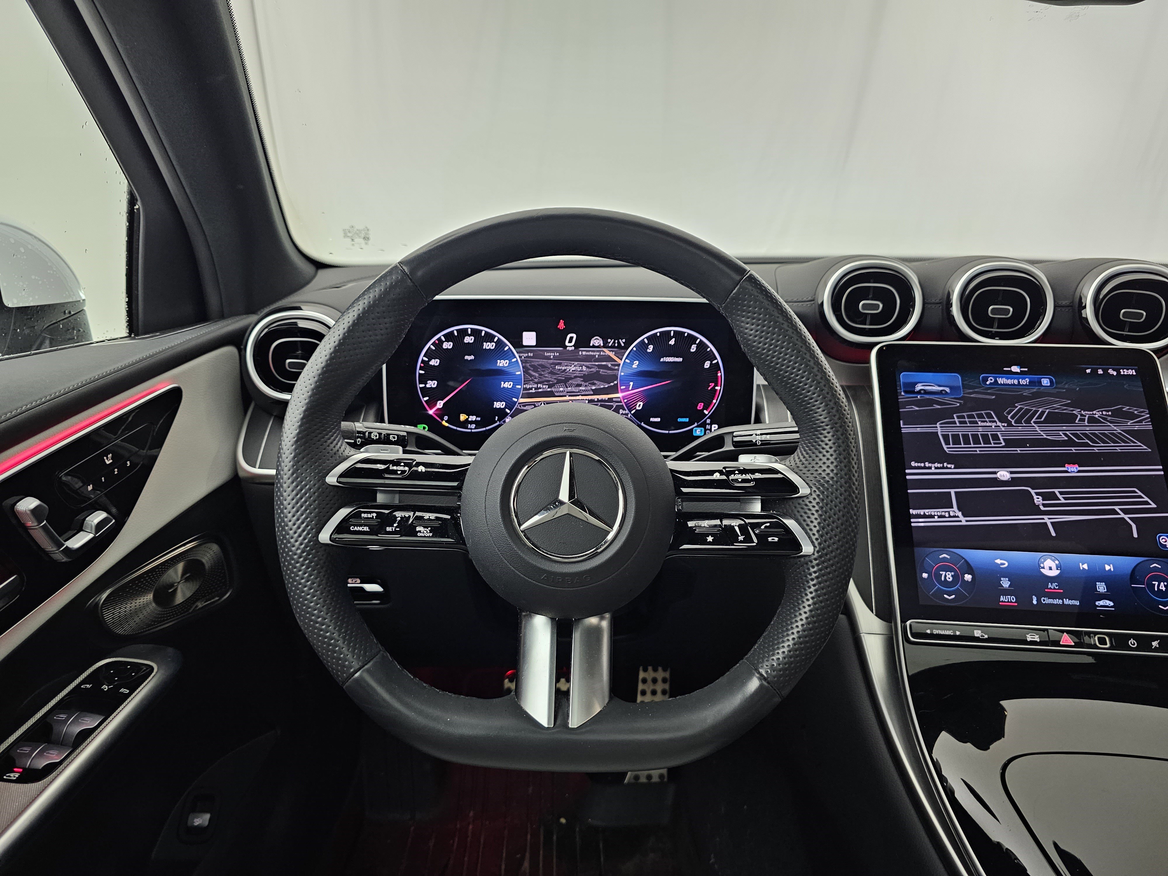 Used 2024 Mercedes-Benz GLC 300 4MATIC image 6