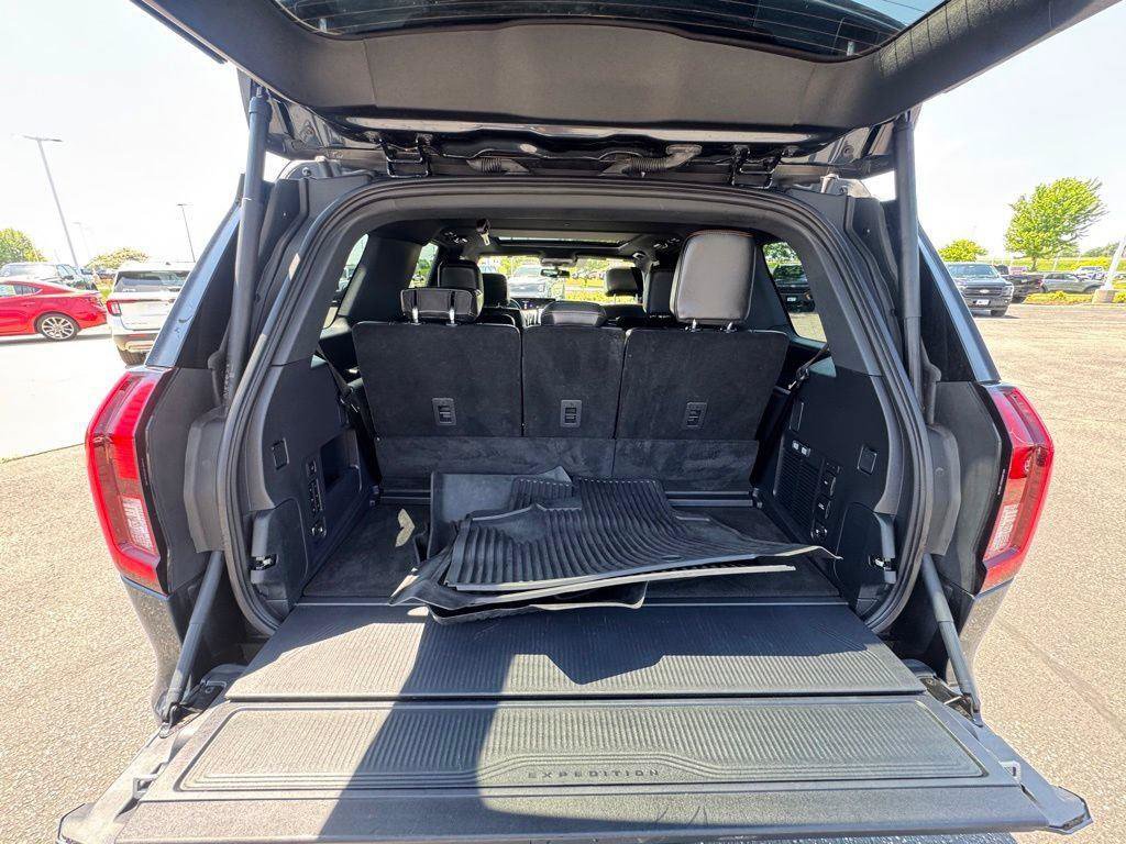 Used 2025 Ford Expedition Tremor AWD/4WD image 12