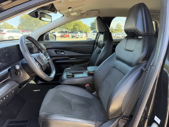 Used 2025 Nissan Ariya FWD image 26