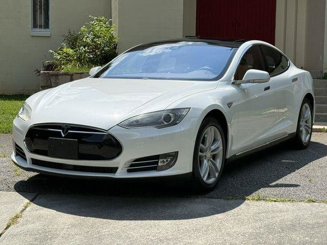 Used 2015 Tesla Model S 85 RWD image 3