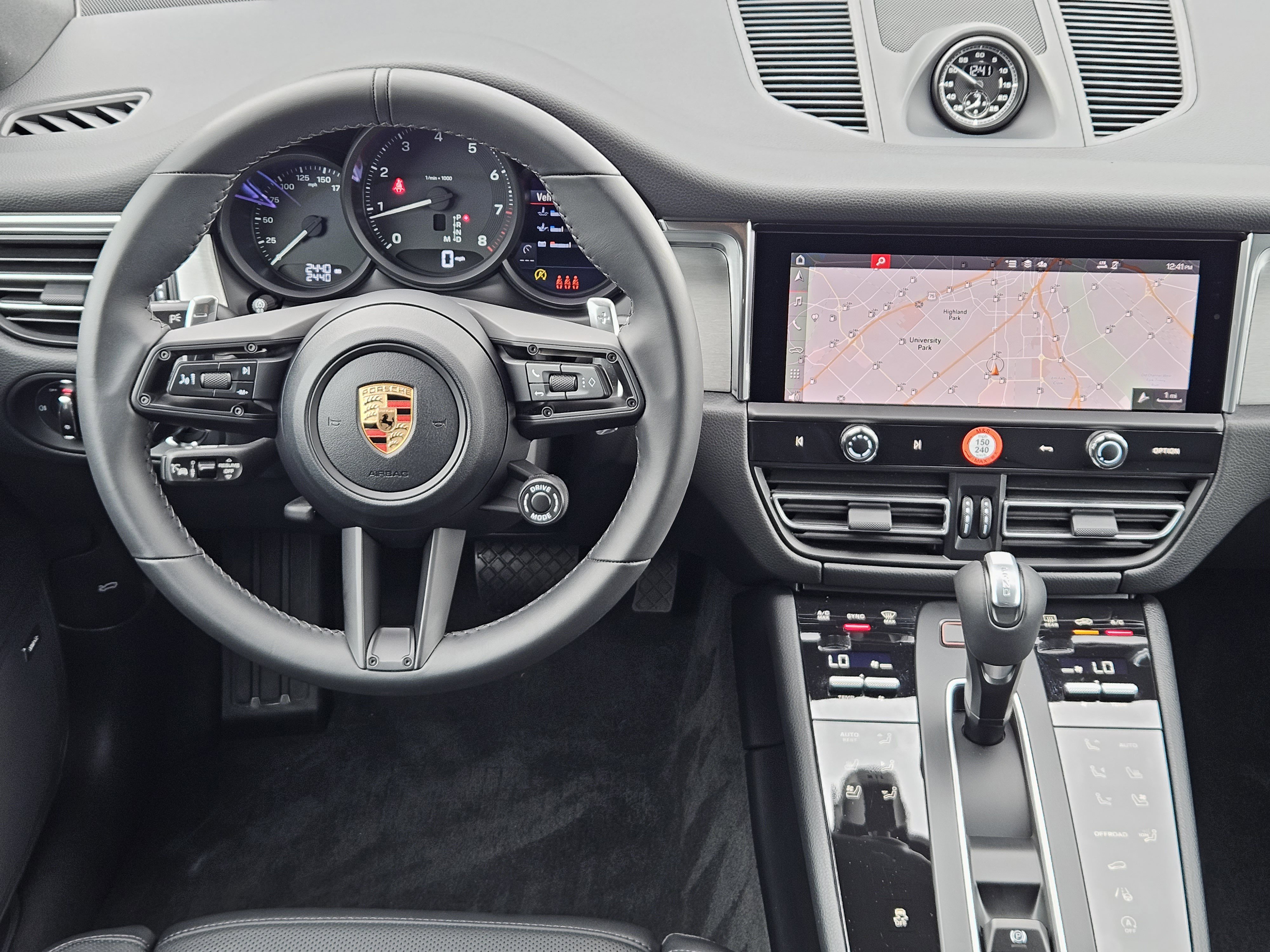 Certified 2026 Porsche Macan image 25