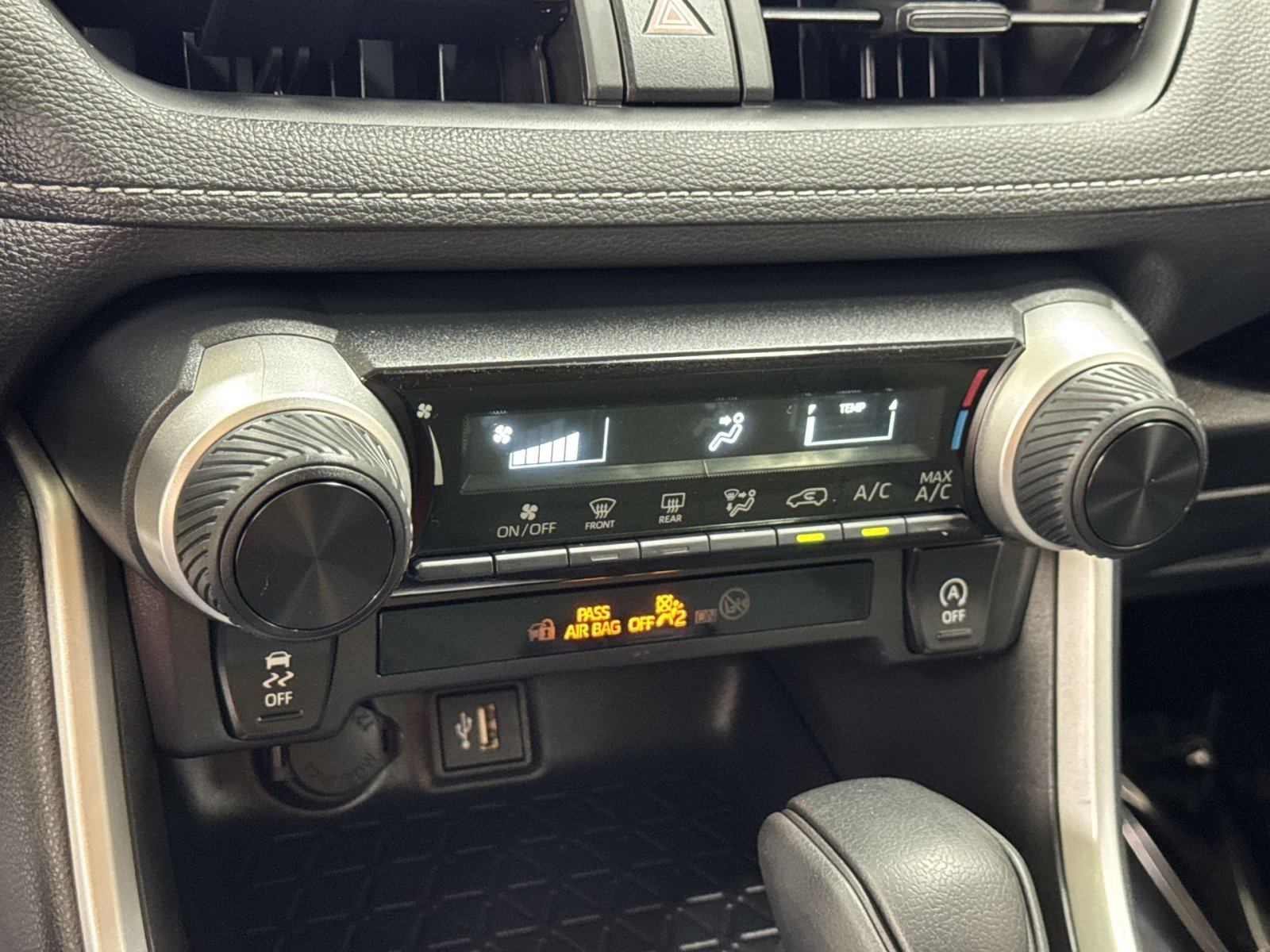 Used 2025 Toyota RAV4 LE AWD/4WD image 33