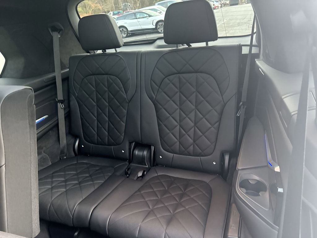 Used 2023 BMW X7 M60i image 30