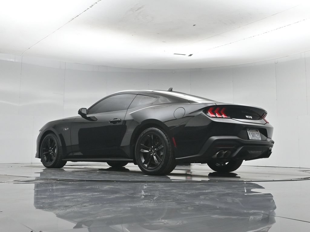Used 2024 Ford Mustang GT RWD image 3