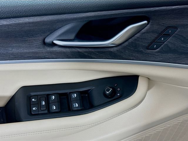 Used 2025 Jeep Grand Cherokee Limited w/ Luxury Tech Group II image 18