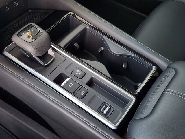Certified 2025 Nissan Pathfinder SL image 18