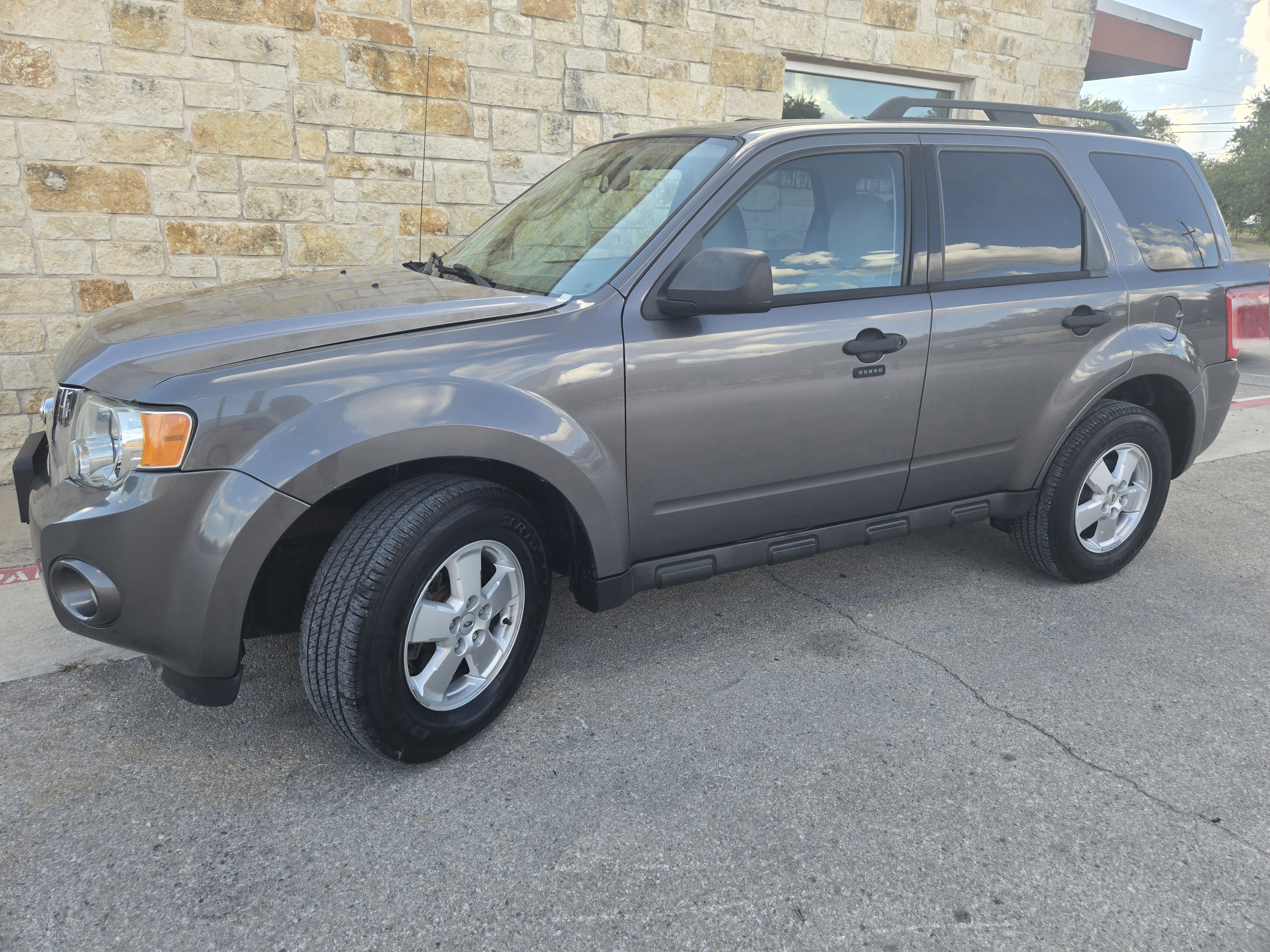 Used 2012 Ford Escape XLT image 2