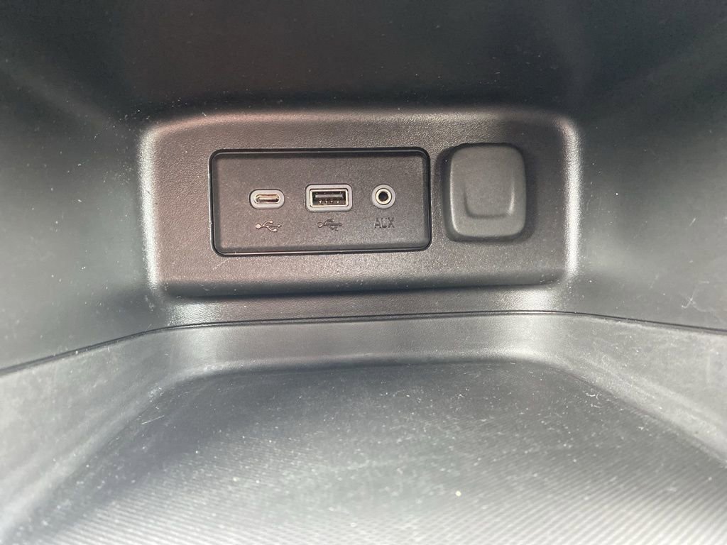 Used 2023 Chevrolet Equinox LS image 33