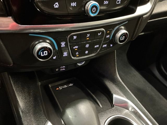 Used 2023 Chevrolet Traverse RS FWD image 24