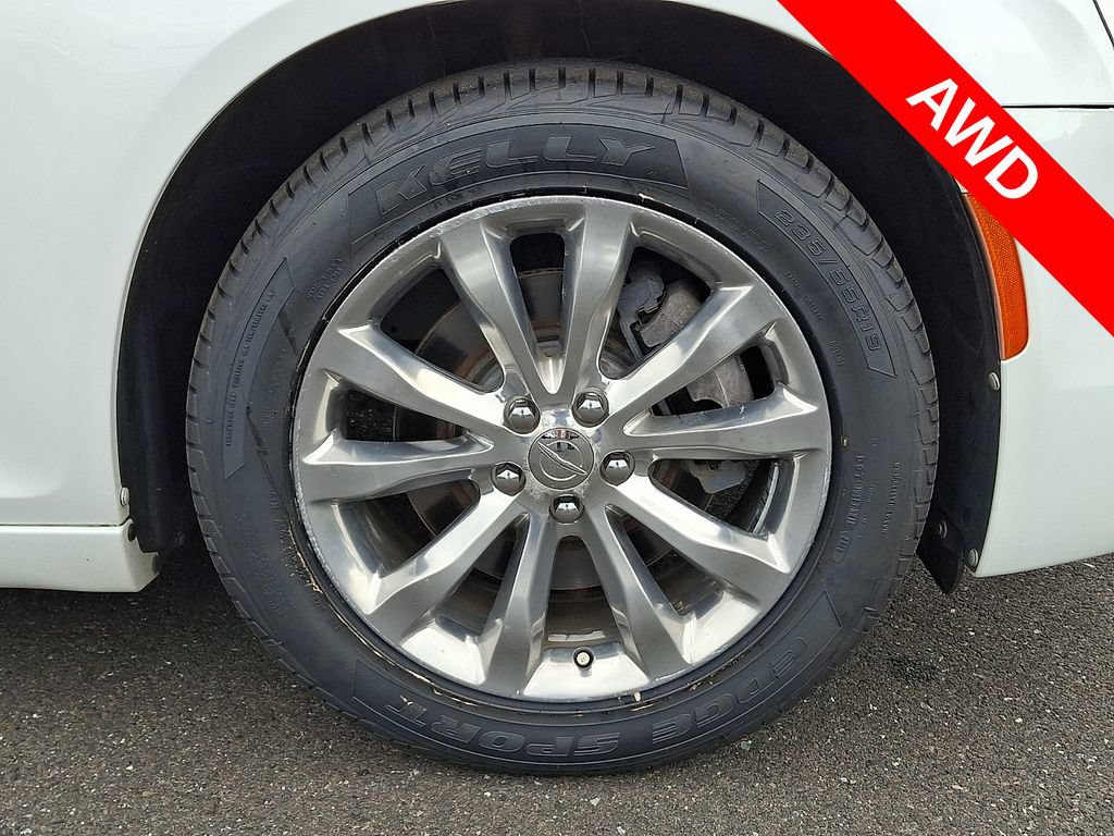 Used 2015 Chrysler 300 Limited w/ Driver Convenience Group AWD/4WD image 8