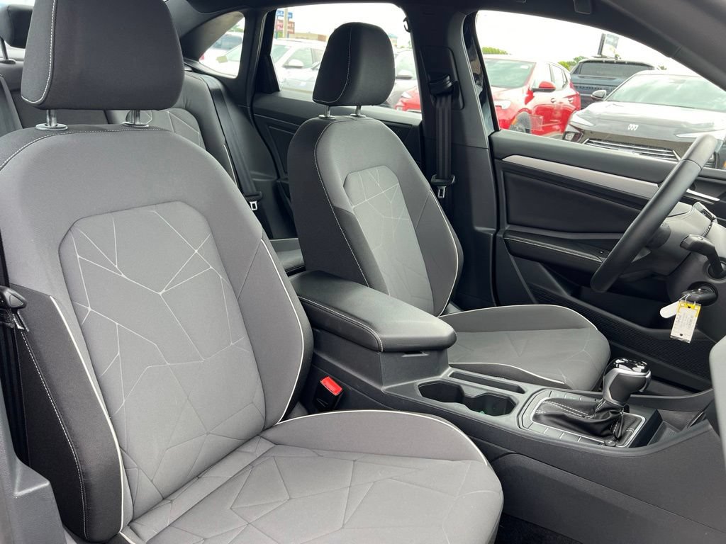 Used 2025 Volkswagen Jetta Sport FWD image 36