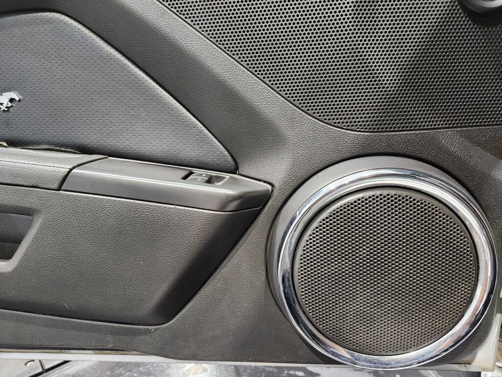 Used 2010 Ford Mustang GT RWD image 17