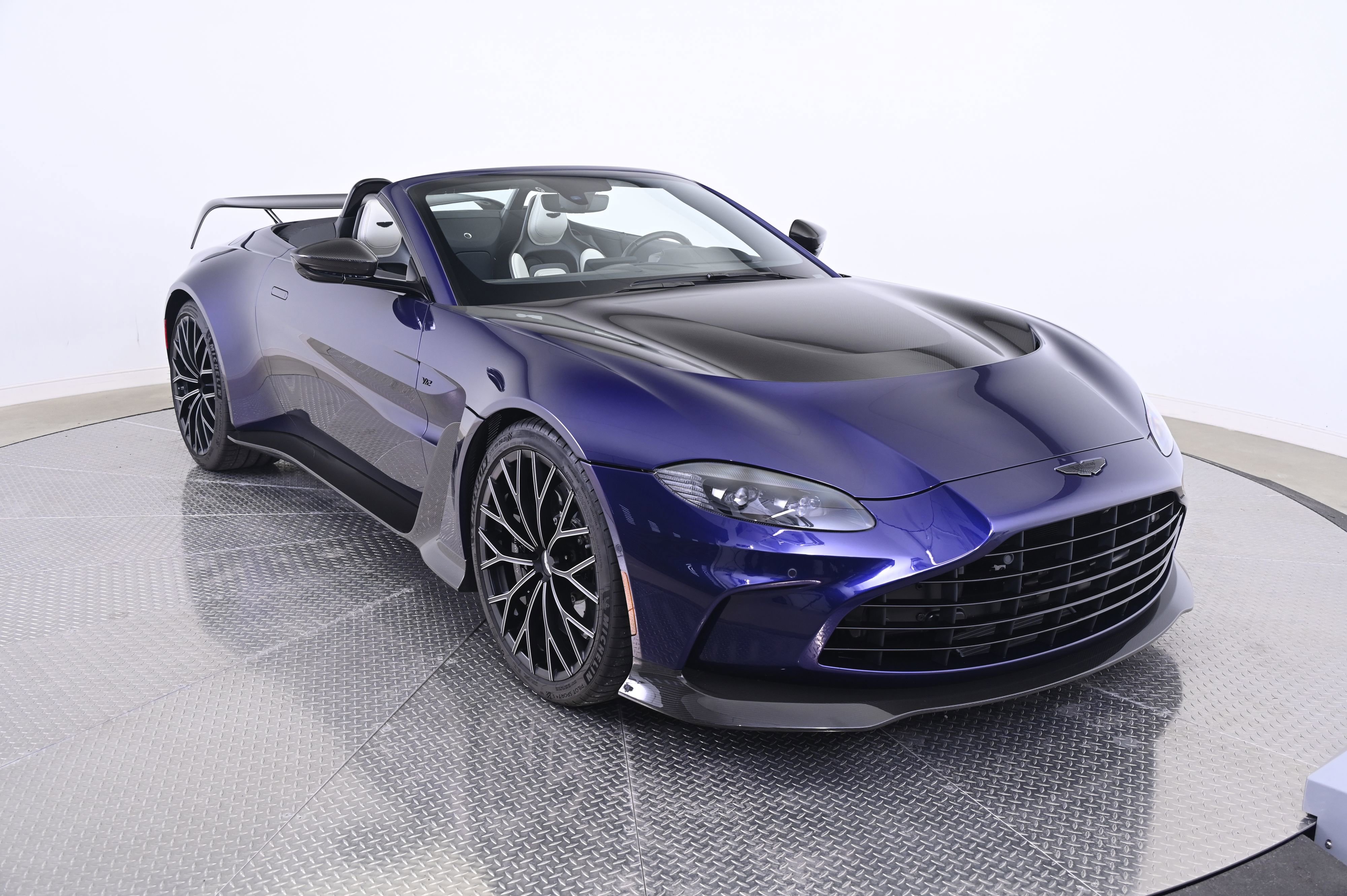 Used 2023 Aston Martin V12 Vantage Roadster image 9