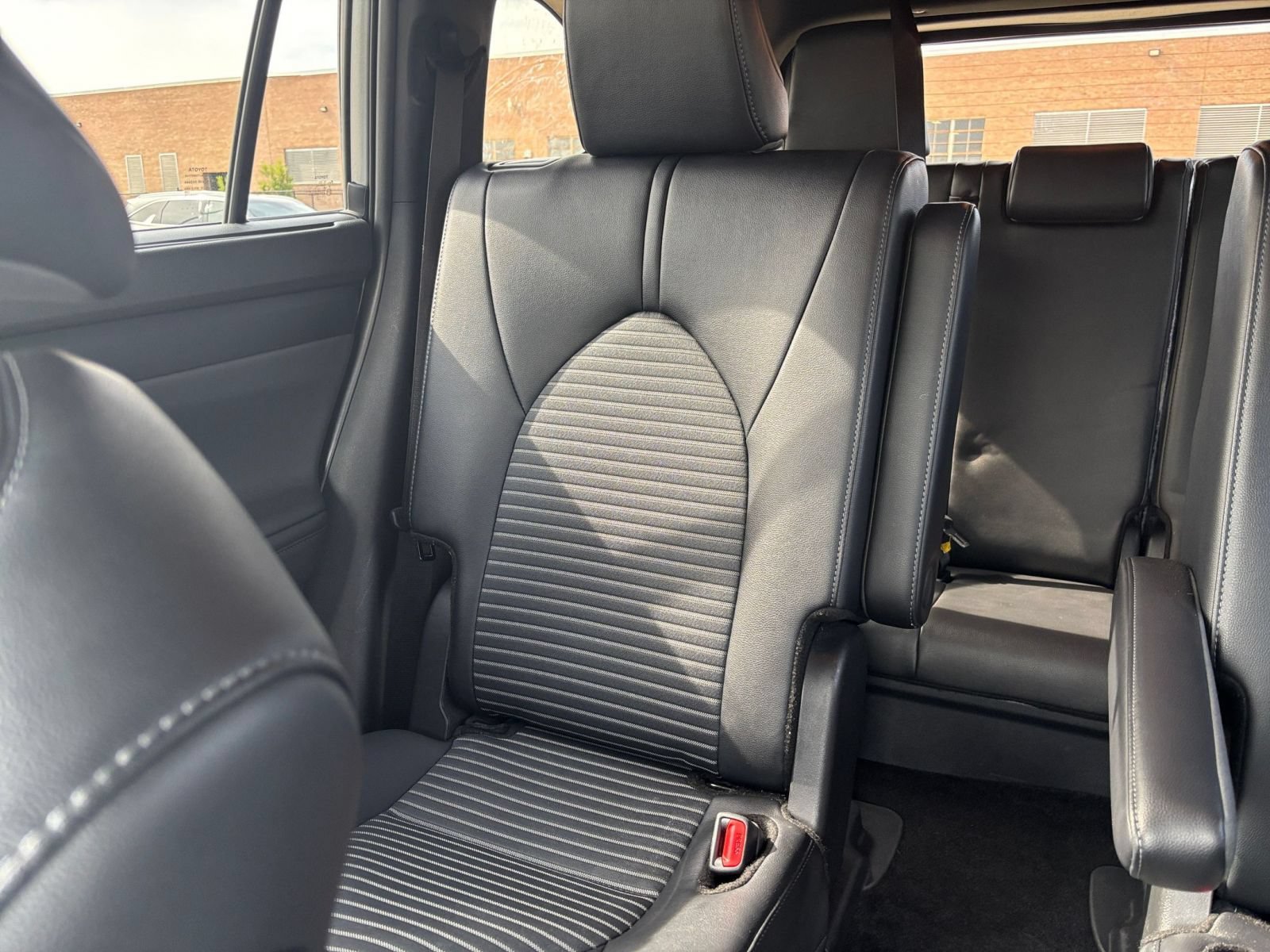 Used 2025 Toyota Highlander XSE AWD/4WD image 40