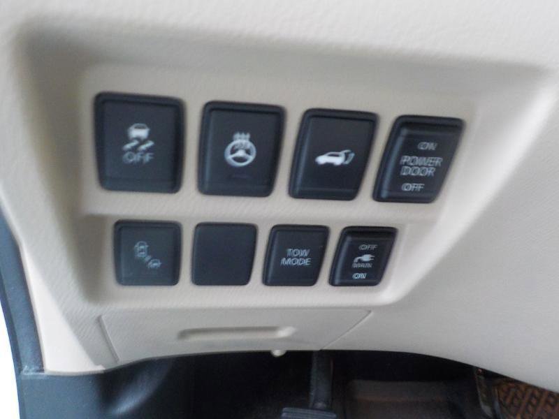 Used 2016 Nissan Pathfinder Platinum w/ Family Entertainment Package image 10