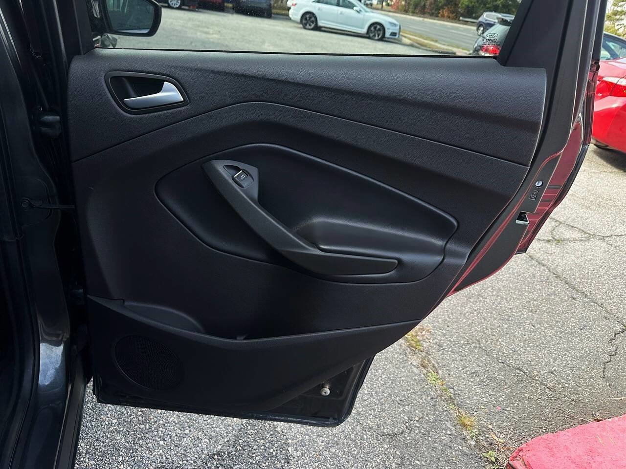 Used 2019 Ford Escape SEL image 24