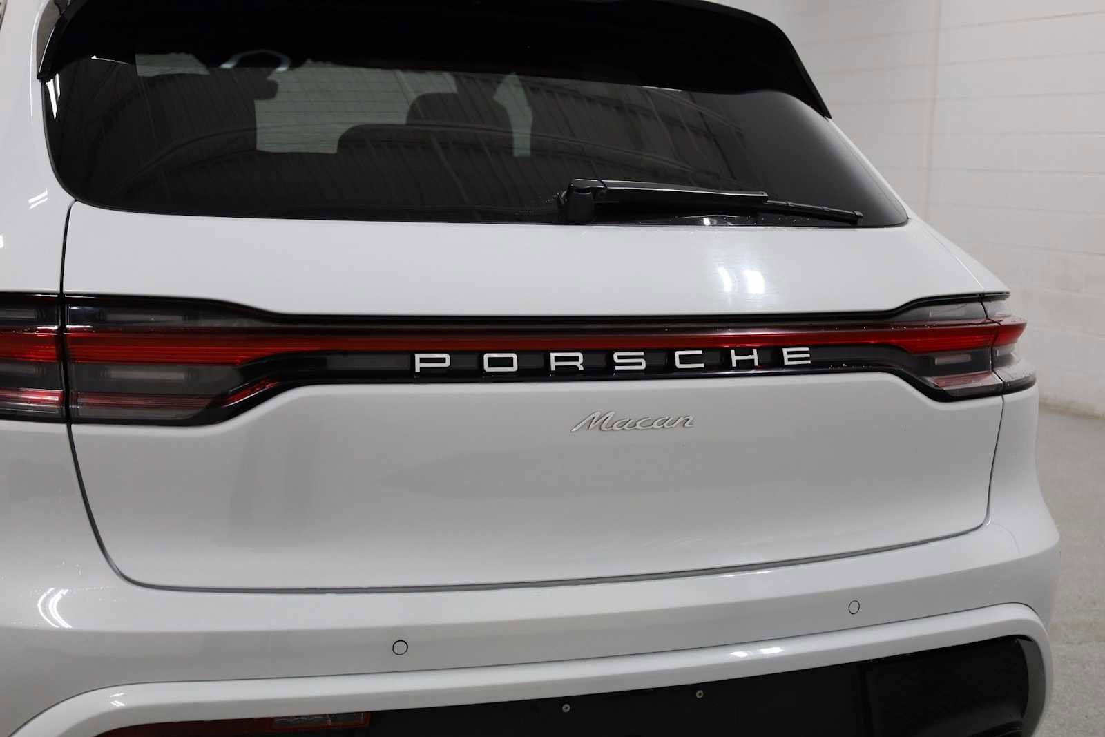 Certified 2023 Porsche Macan Turbo AWD/4WD image 8
