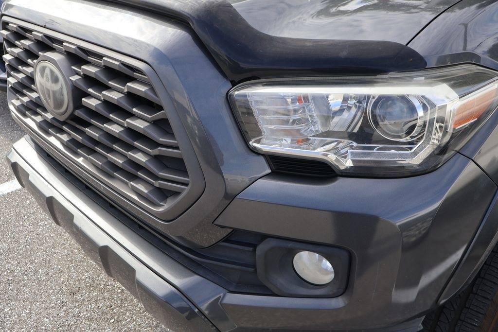 Used 2020 Toyota Tacoma TRD Sport w/ Technology Package RWD image 3