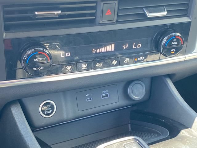 Used 2023 Nissan Rogue SV FWD image 13