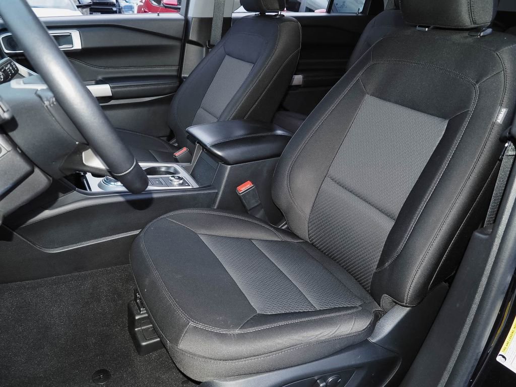 Used 2023 Ford Explorer XLT image 26