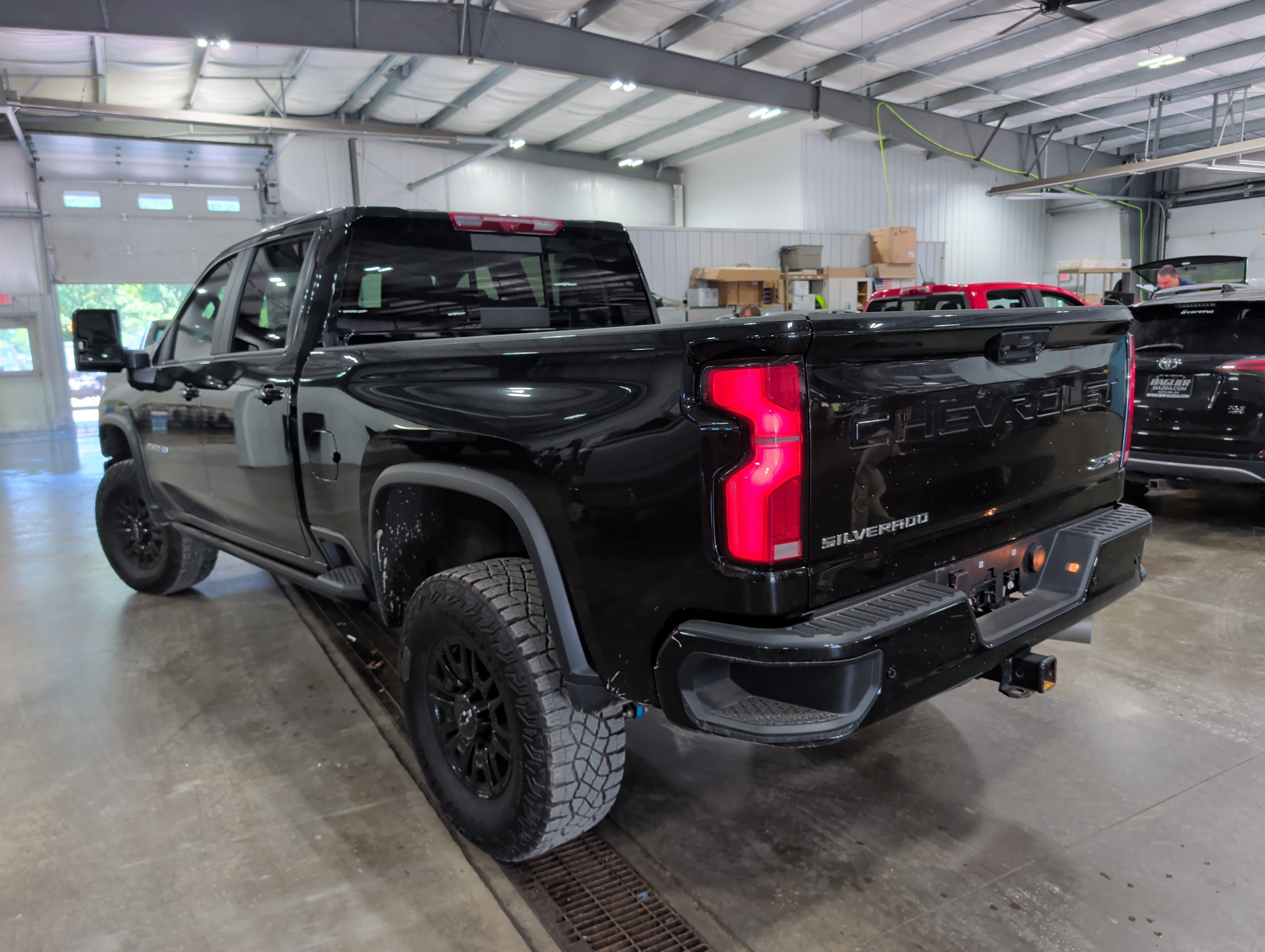 Used 2025 Chevrolet Silverado 2500 ZR2 w/ Technology Package AWD/4WD image 4